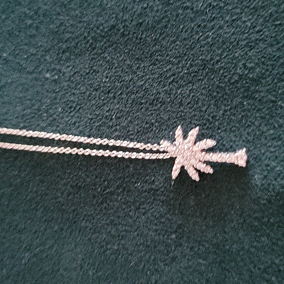 Authentic Roberto Coin Small Diamond Palm Tree - Picture 2 of 4